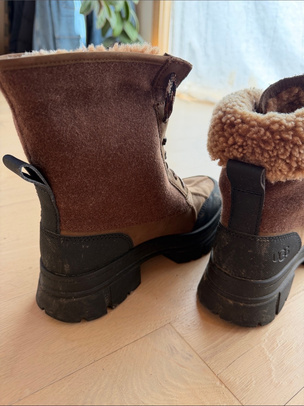 UGG - Picture 9 of 12
